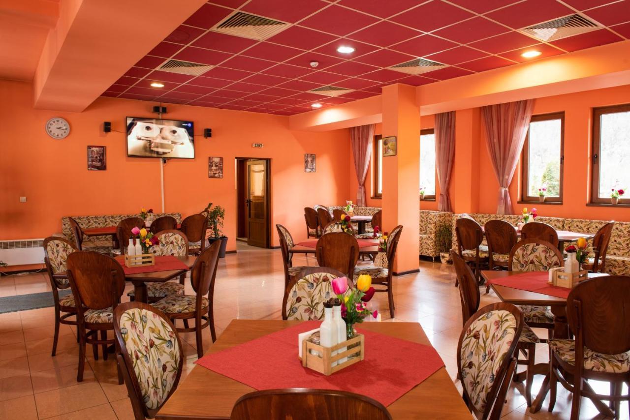 Family Hotel Enica Teteven Exterior photo