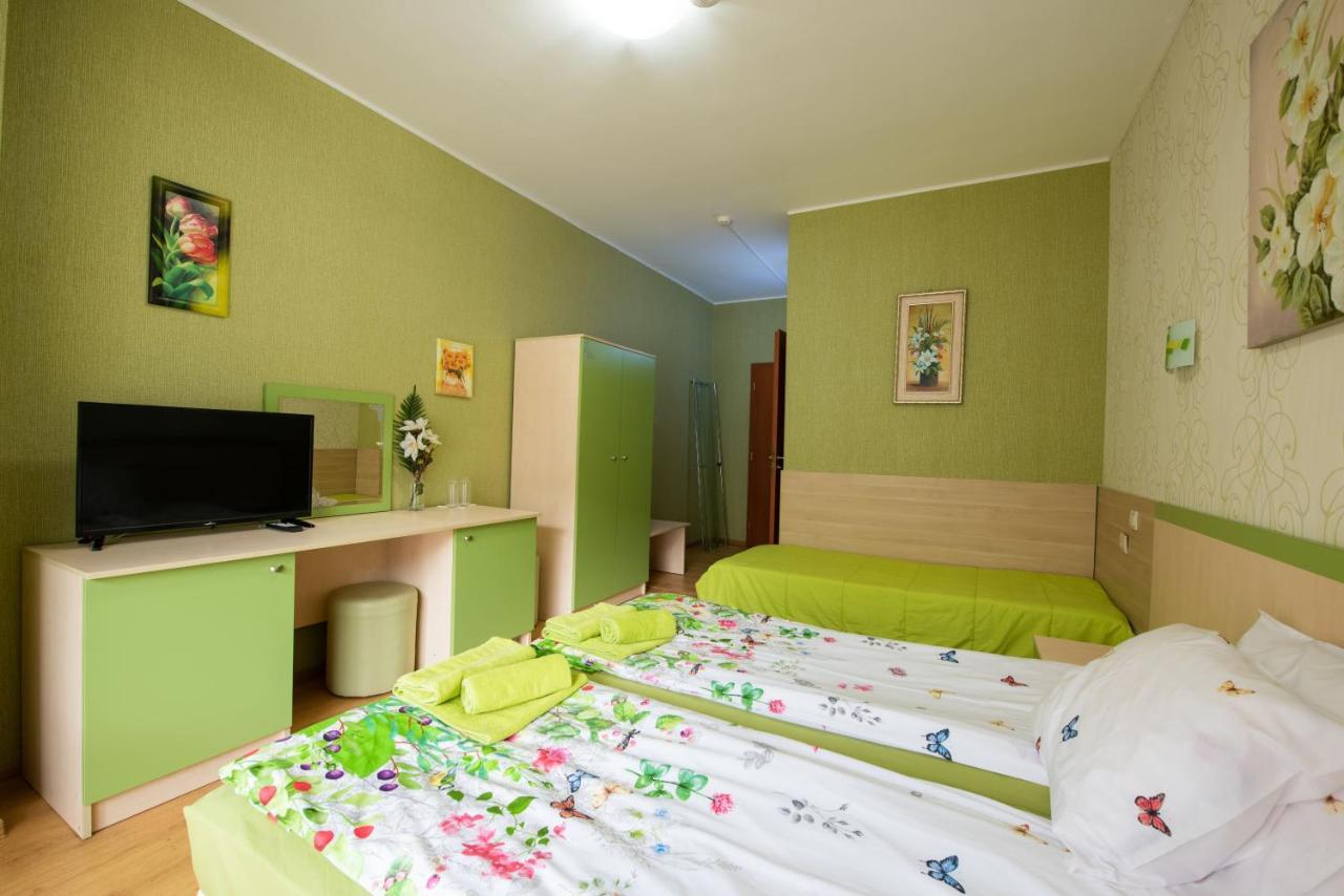 Family Hotel Enica Teteven Exterior photo