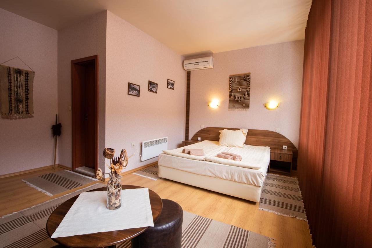Family Hotel Enica Teteven Exterior photo