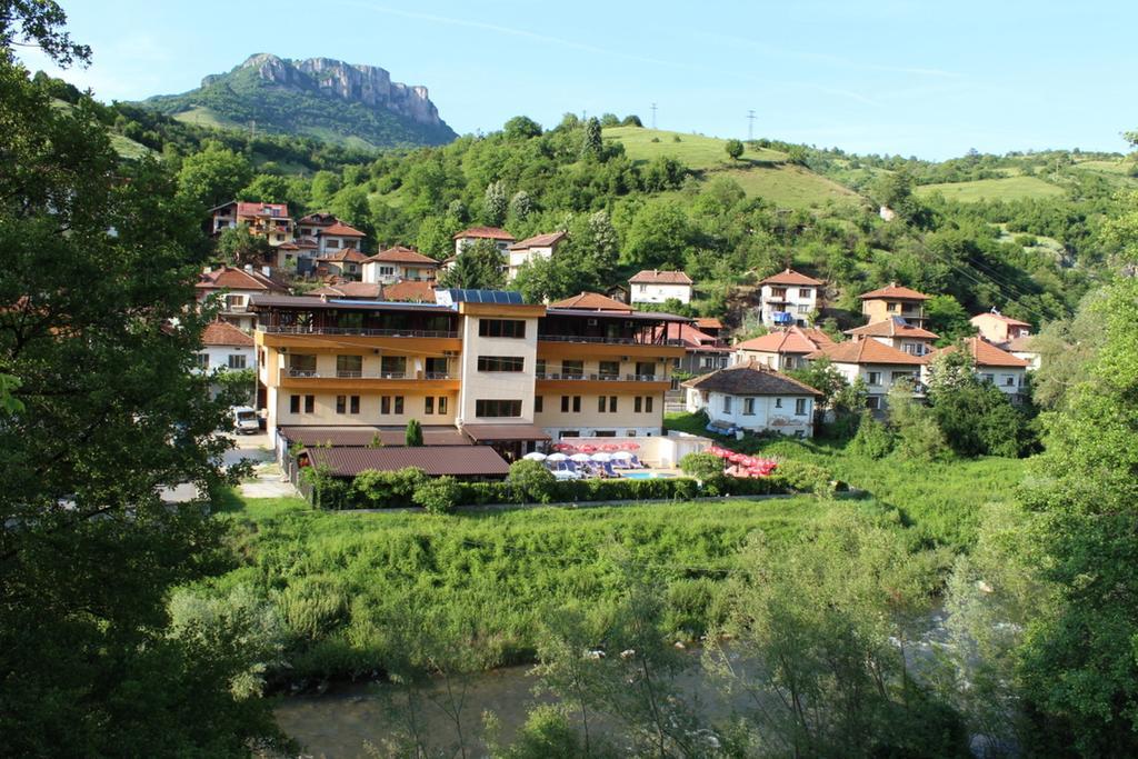 Family Hotel Enica Teteven Exterior photo
